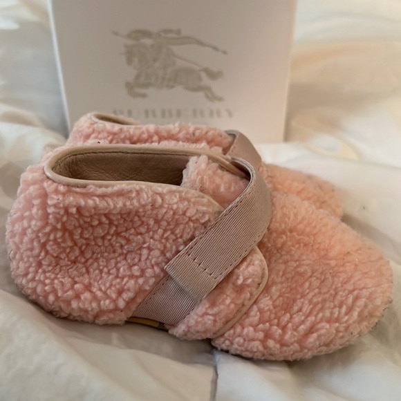 Burberry Sheepskin Infant Booties - Picture 2 of 7